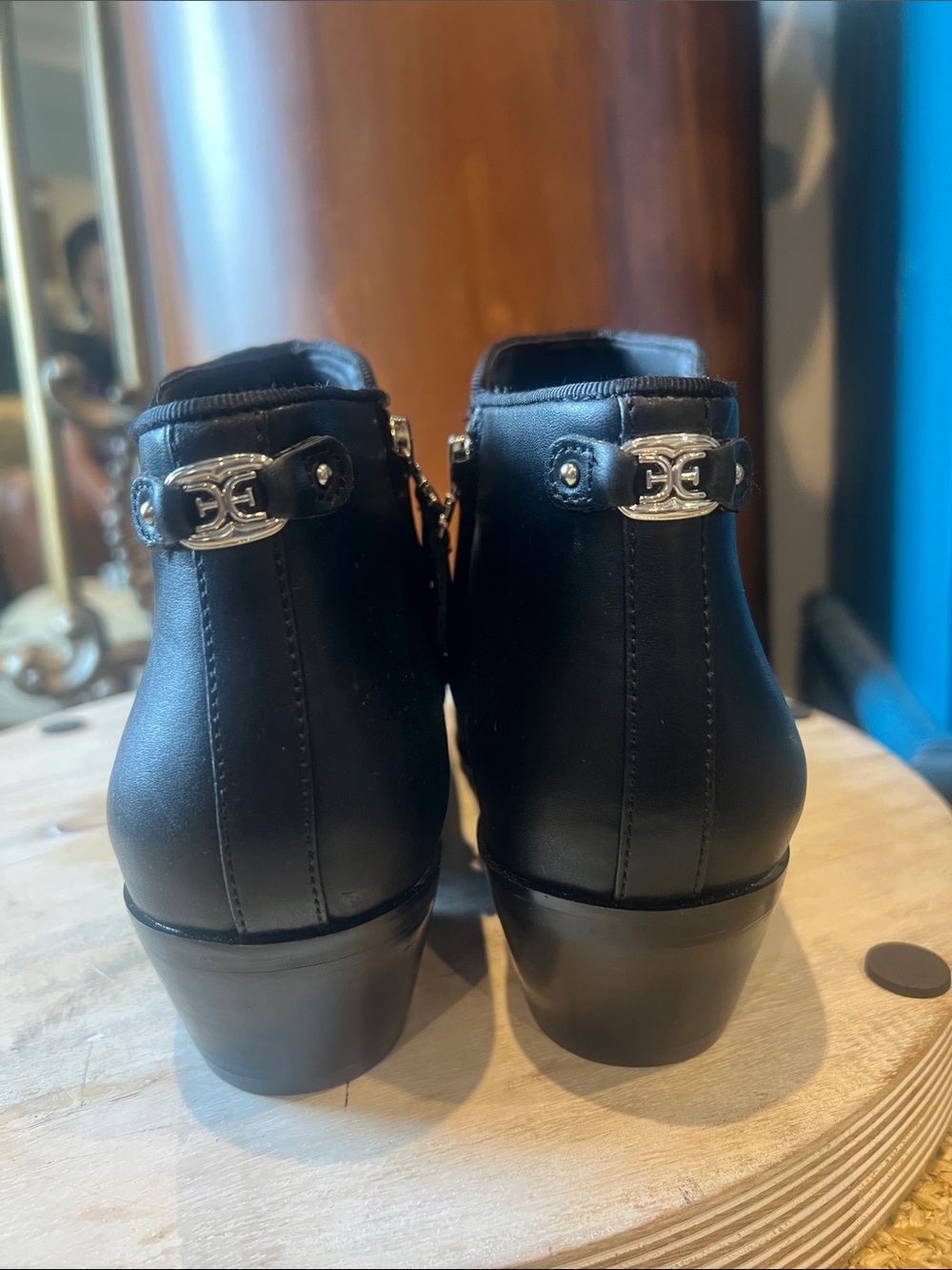 Women's Sam Edelman Petty Ankle Bootie Black Leather Size 9 - Picture 4 of 9